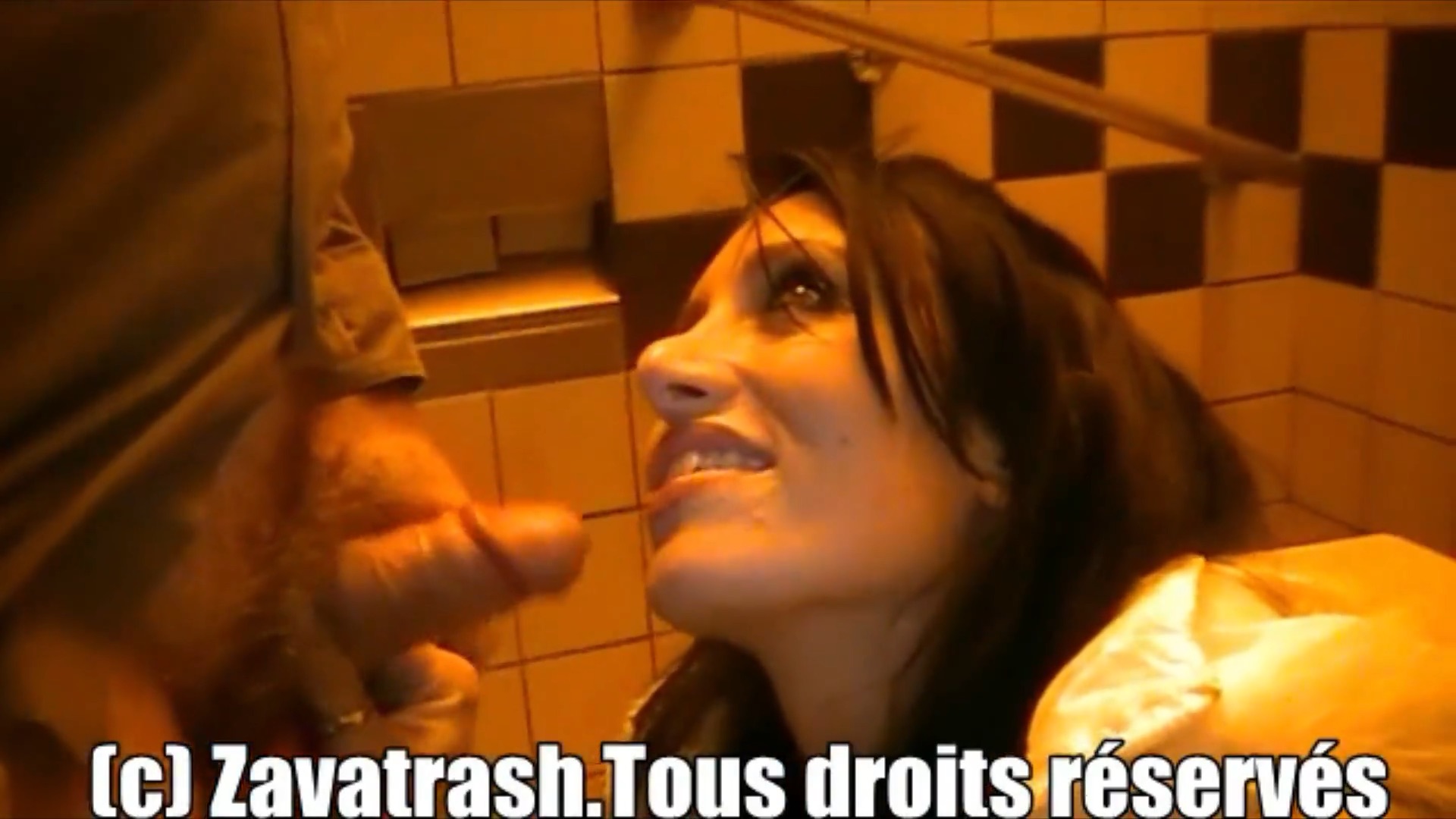 Zavatrash Sextape Lei Succhia uno Sconosciuto nel Bagno al Dune Video Porno Leaks Borntobefuck