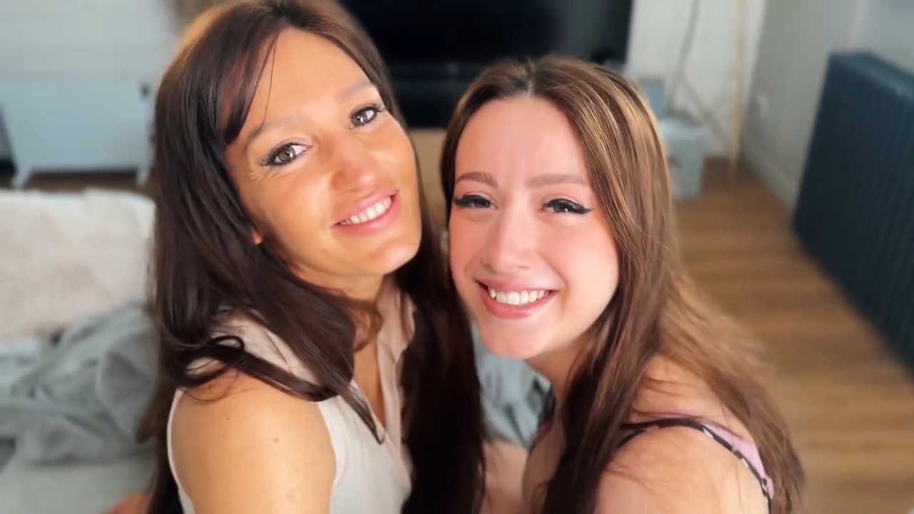 Hellomoonli Sextape Threesome Mes Retrouvailles avec Bellatina et John Vidéo Porno Leaks Borntobefuck