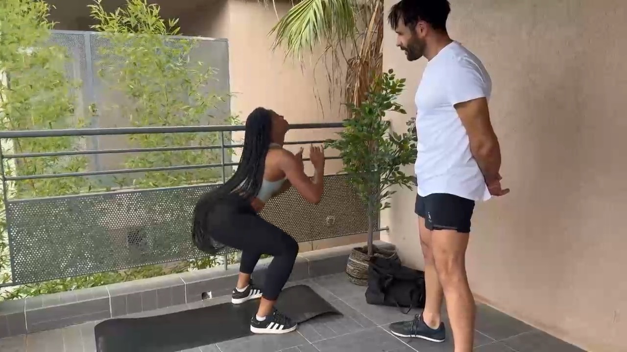 Horny - Ella Juega con la Excitación de Su Entrenador - Jacquie Et Michel TV Vídeos Filtrados Borntobefuck