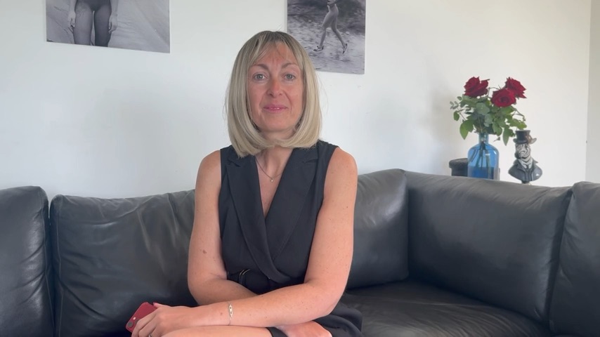 Lena - Prise au Jeu du Sexe en Groupe - Jacquie Et Michel TV Vidéo Porno Leaks Borntobefuck