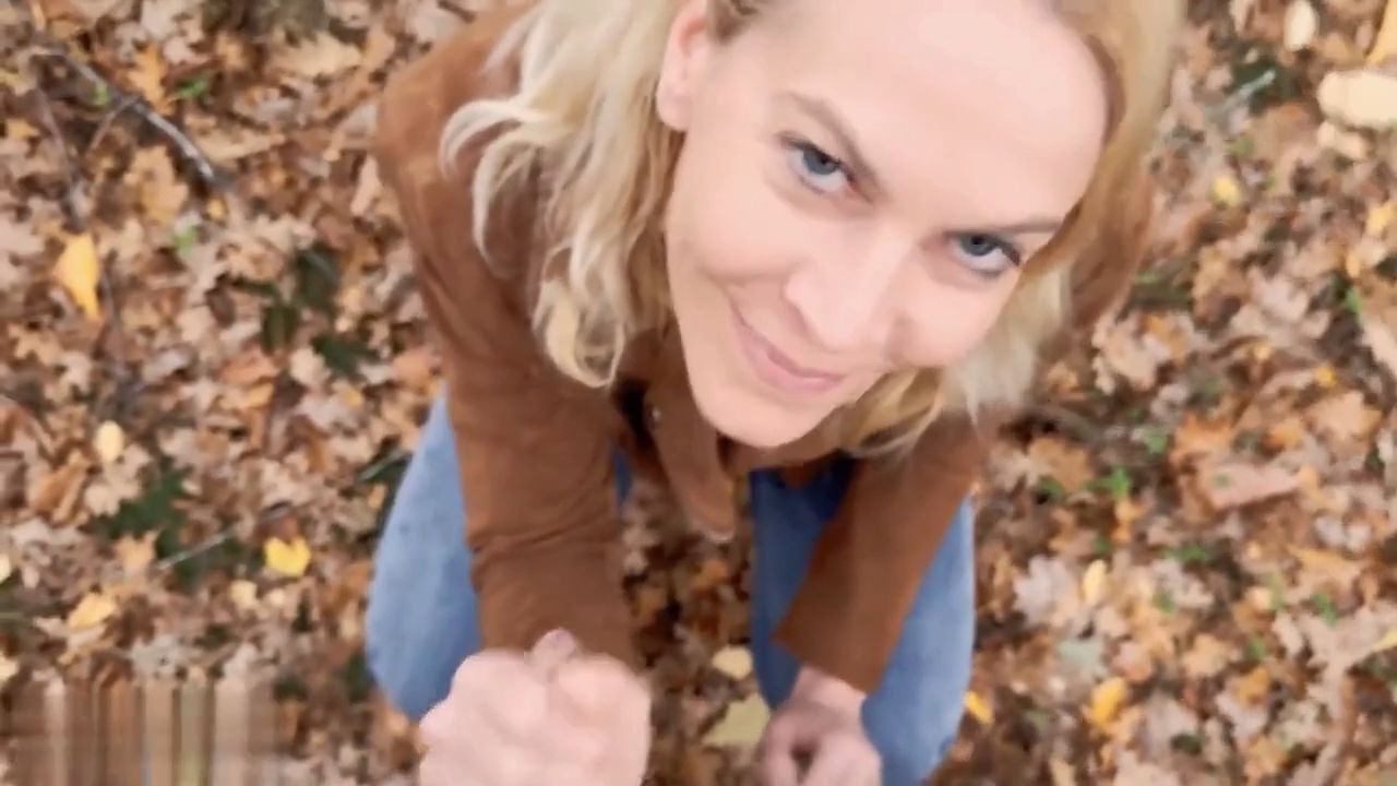 Miley Weasel Sextape Doggystyle dans la Forêt Vidéo Porno Leaks Borntobefuck