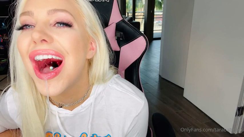 Tara Babcock Nuda Fa un Blowjob a un Dildo Video Porno Leaks Borntobefuck