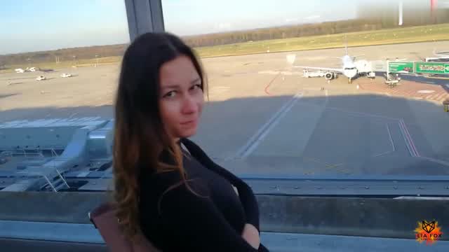 Lia Fox Sextape Wurde Bis Zum Flughafen Belästigt Porn Video Borntobefuck