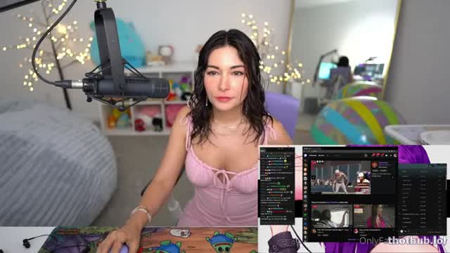 Alinity Nude Strips During A Livestream Porn Video Borntobefuck