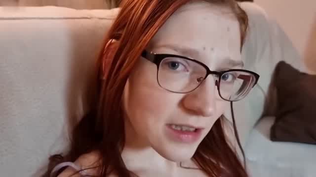 FinaFoxy Sextape Dreht eine Runde auf einem Stuhl Porno Video Borntobefuck
