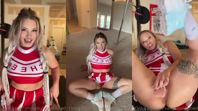 Valkyrie Untamed Desnuda Animadora le Hace una Mamada a un Dildo Vídeo Porno Filtrado Borntobefuck