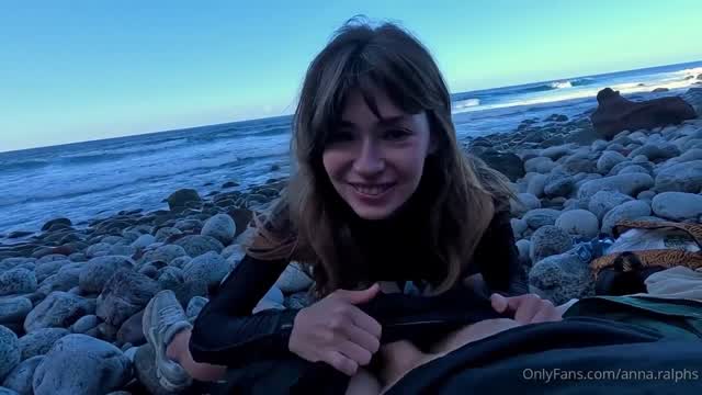 Anna Ralphs Sextape Change Ses Plans avec Son Copain sur la Plage Vidéo Porno Leaks Borntobefuck